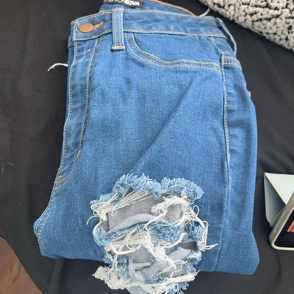 Distressed jeans - Picture 3 of 3